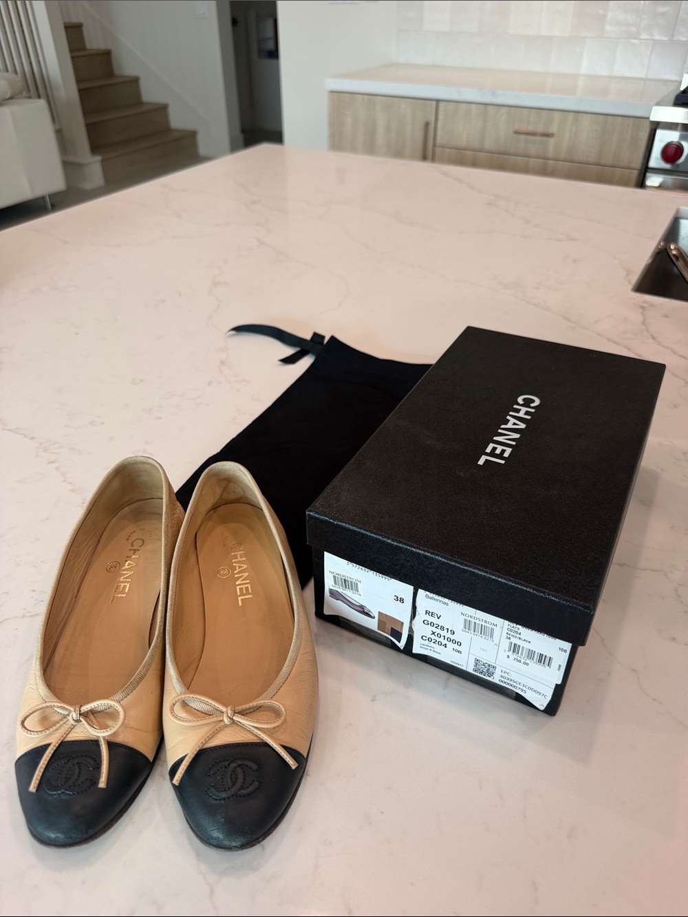 CHANEL Beige and Black Leather Cap-Toe Ballerinas Flats - Picture 2 of 13